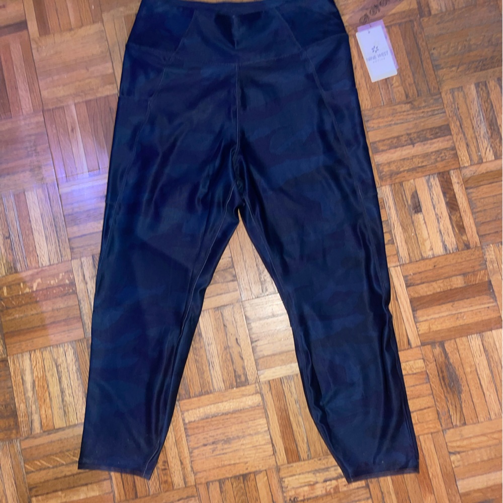 NINE WEST ACTIVE CAMO LEGGINGS SIZE 1X